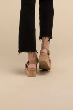 AMENDA-S Platform Sandal Wedge(Amenda S Platform Sandal Wedge) -Discount Dress Shops 024eaea5 896a 4439 99b6 cebc88de5877