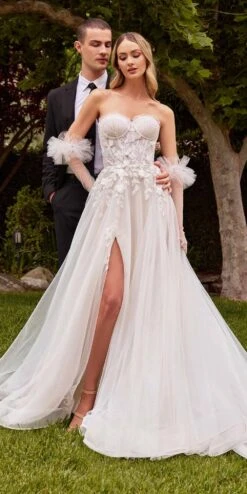 Ladivine CD859W Long Strapless Sweetheart A-Line Tulle Gown With Gloves(Ladivine Cd859w Long Strapless Sweetheart A Line Tulle Gown With Gloves)
