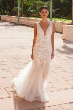 Nox Anabel JE917 V-Neck Mermaid Dress Lace And Tulle Skirt(V Neck Mermaid Dress Lace And Tulle Skirt By Nox Anabel Je917)