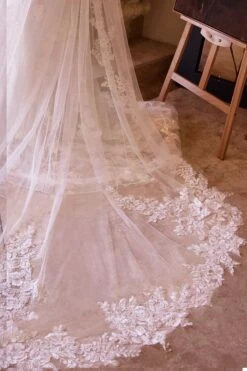 Floral Scalloped Lace Royal Veil(Ladivine V010 Wedding Veil Floral Scalloped Lace Royal Veil) -Discount Dress Shops V010 OFF WHITE 4