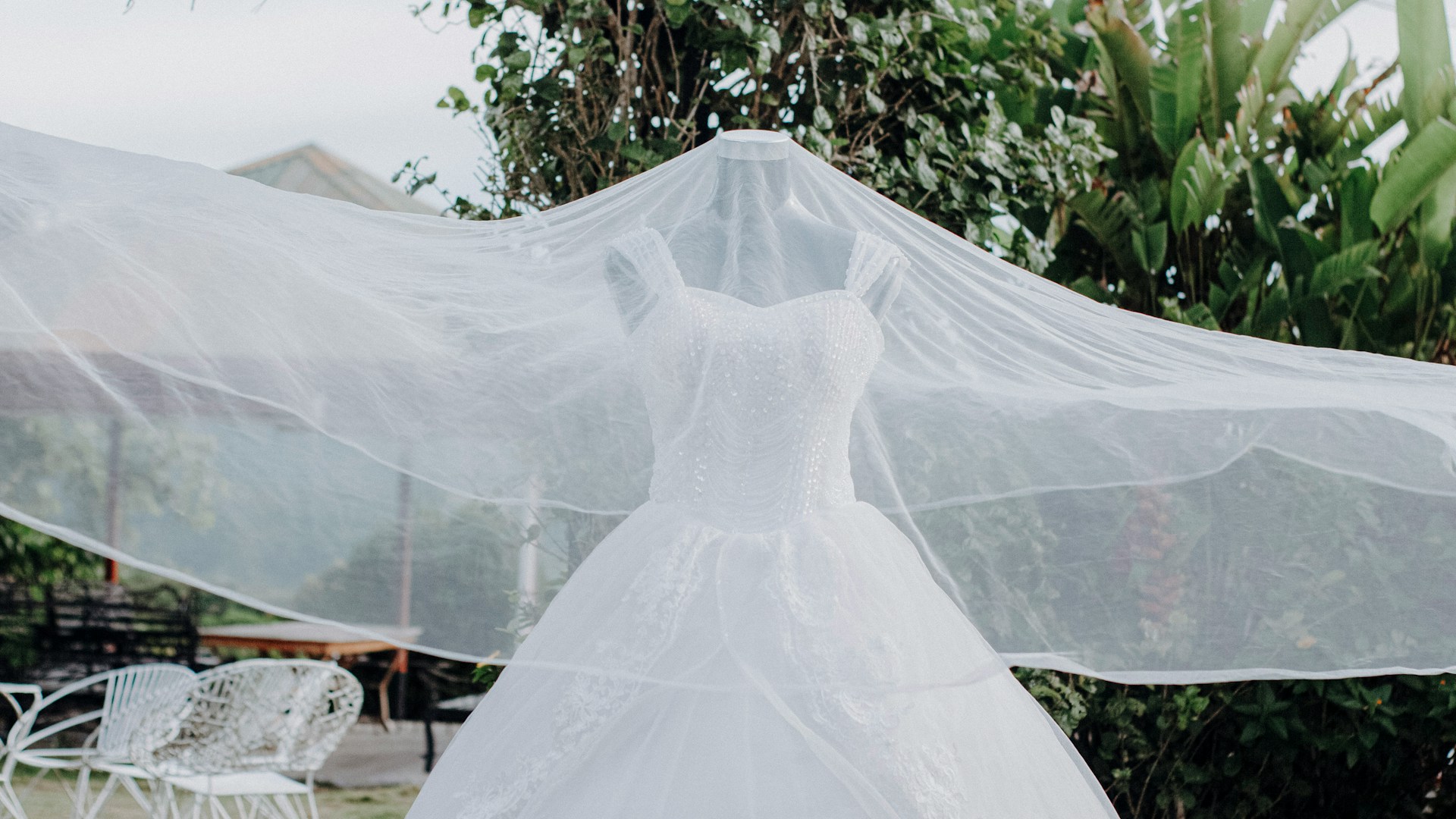 Discount Dress Shops -Discount Dress Shops mike jumapao 9mrMoU6nCSk unsplash